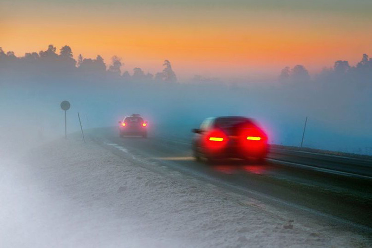 Så kör du säkert i dimma
