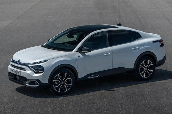 Test av den 'crossover'-lika sedanen Citroen C4 X