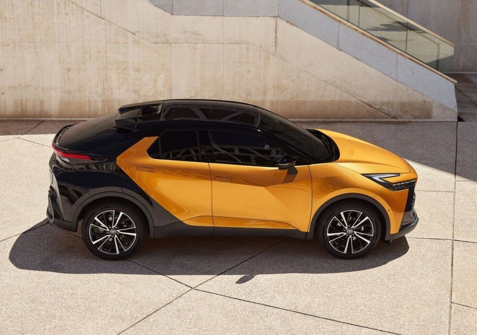 Test av kompakta crossovern Toyota C-HR i andra generationen