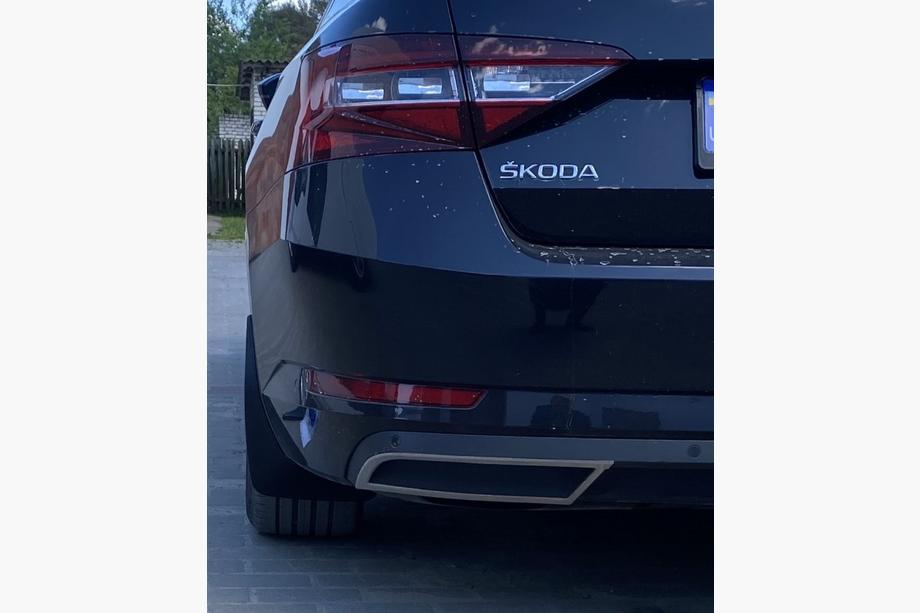 Skoda Superb 2015–2024 Carmos stötfångarändstycken (3 st, rostfritt stål) Foto 2