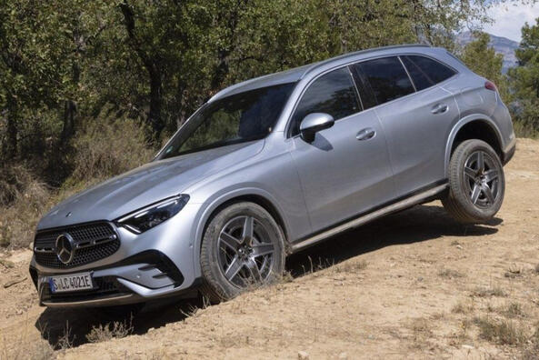 Test av andra generationens fyrhjulsdrivna Mercedes-Benz GLC-crossover