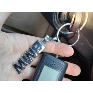 Metallnyckelring med BMW-logotyp foto 1