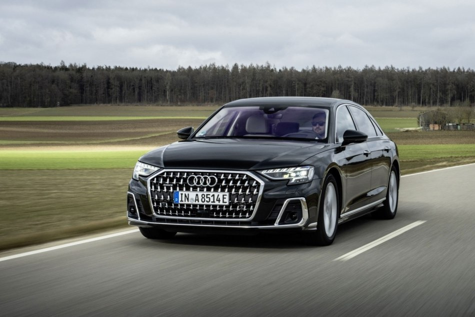 Test: uppdaterade Audi A8 sedan med fyrhjulsdrift