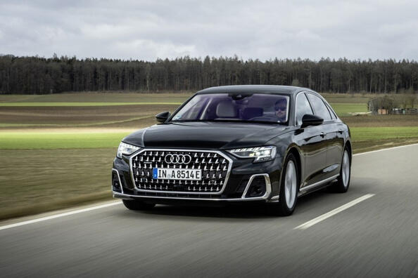 Test: uppdaterade Audi A8 sedan med fyrhjulsdrift