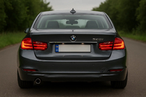BMW 3-serien F30/F31 2012–2019 List ovanför registreringsskylten (rostfritt stål) Sedan (krom) foto 1