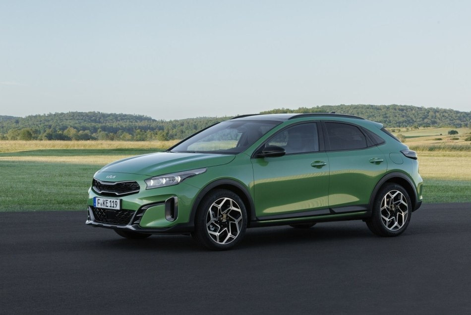 Test av uppdaterade KIA XCeed – halvkombi med ökad markfrigång