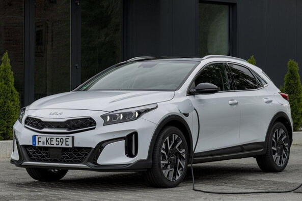 Test av uppdaterade KIA XCeed – halvkombi med ökad markfrigång