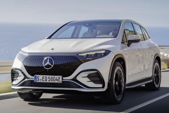 Test av den elektriska premiumcrossovern Mercedes-Benz EQS Foto 1