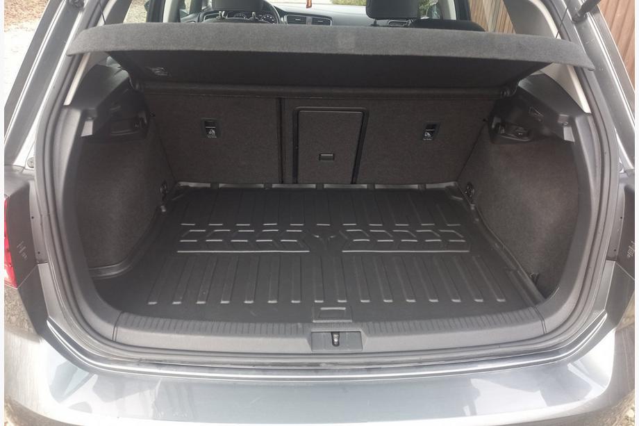 Volkswagen Golf 7/E-Golf 2012–2020 3D Stingray bagagerumsmatta (för E-Golf) Foto 1