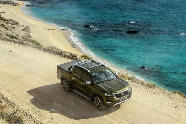 Test av fyrhjulsdrivna pickupen Peugeot Landtrek Foto 3