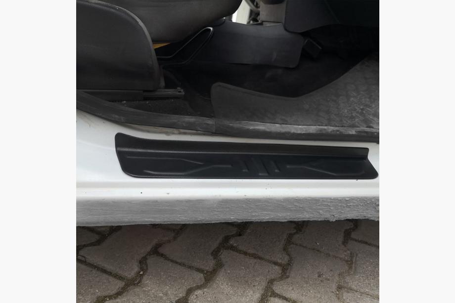 Dacia Lodgy 2012–2022 EuroCap instegsskydd (4 st, ABS) Image