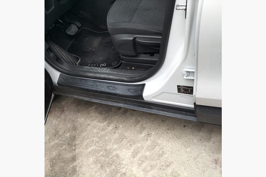 Opel Crossland X 2017–2024 EuroCap instegsskydd (4 st, ABS) Image