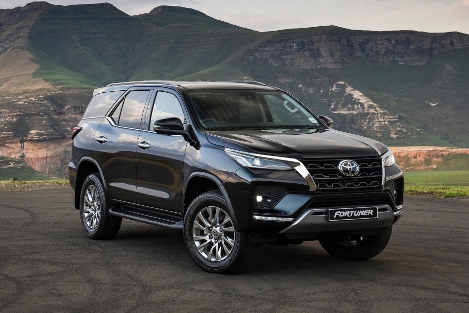 Toyota Fortuner: förkroppsligandet av en modern SUV