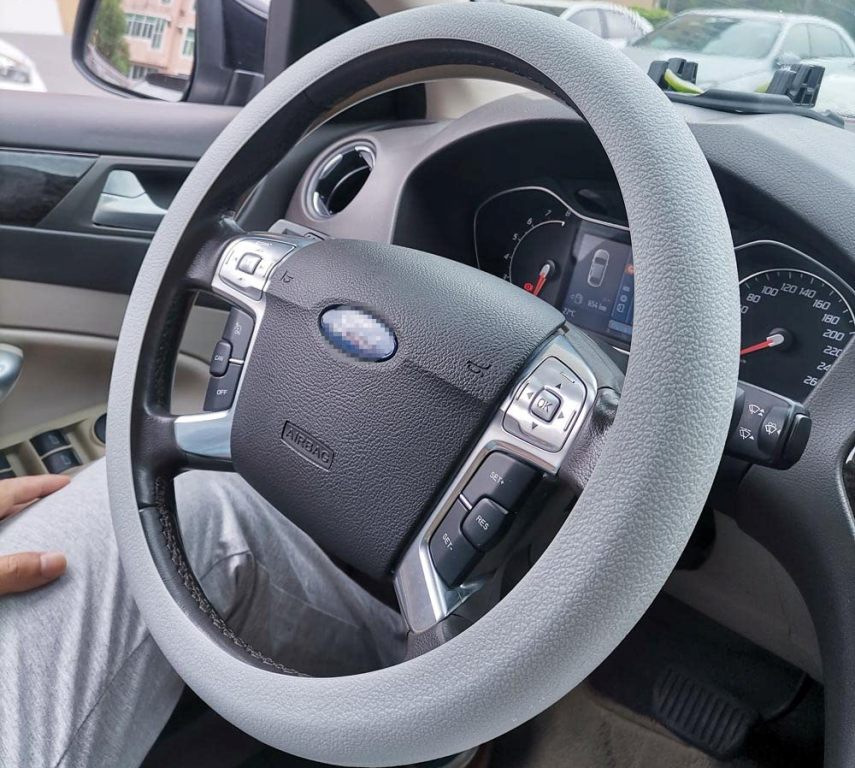 Så väljer du ett rattöverdrag till bilen