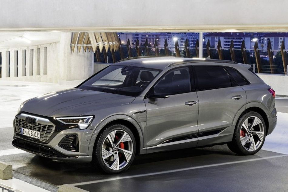 Elektrisk fyrhjulsdriven crossover Audi Q8 e-tron