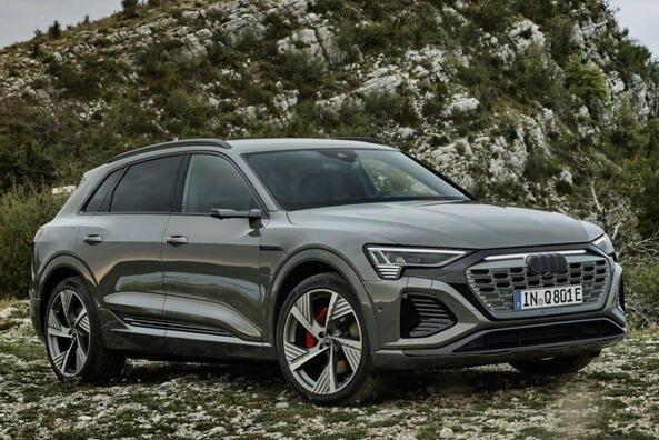 Elektrisk fyrhjulsdriven crossover Audi Q8 e-tron