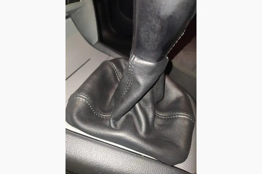 Skoda Octavia II A5 2006–2010 Läderdamask för växelspak Image