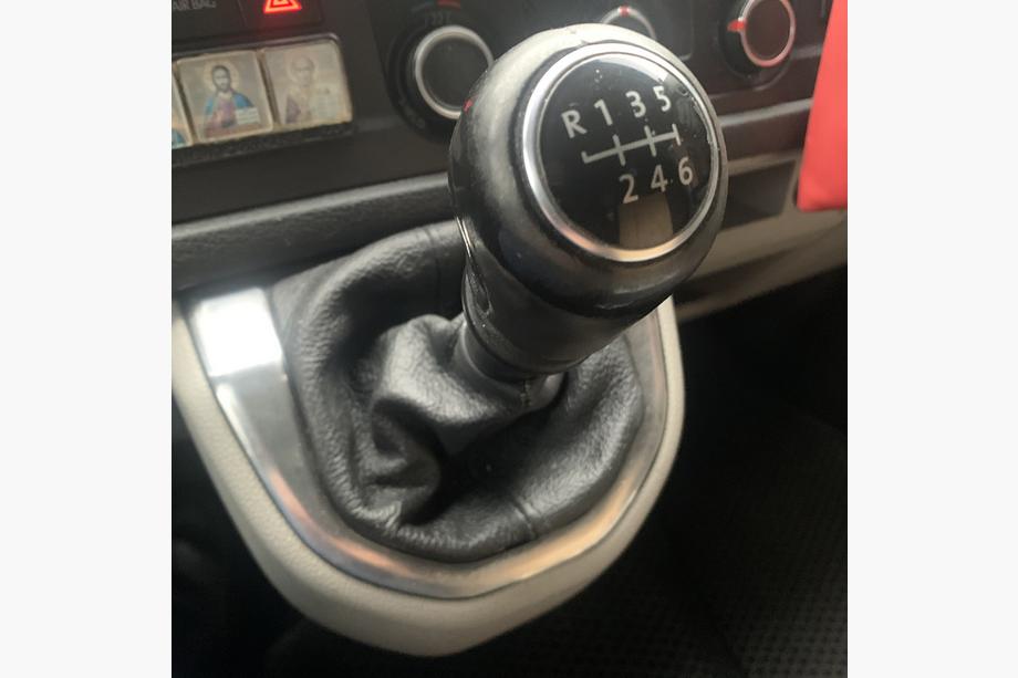 Volkswagen T6 2015–2024 Läderdamask för växelspak Image