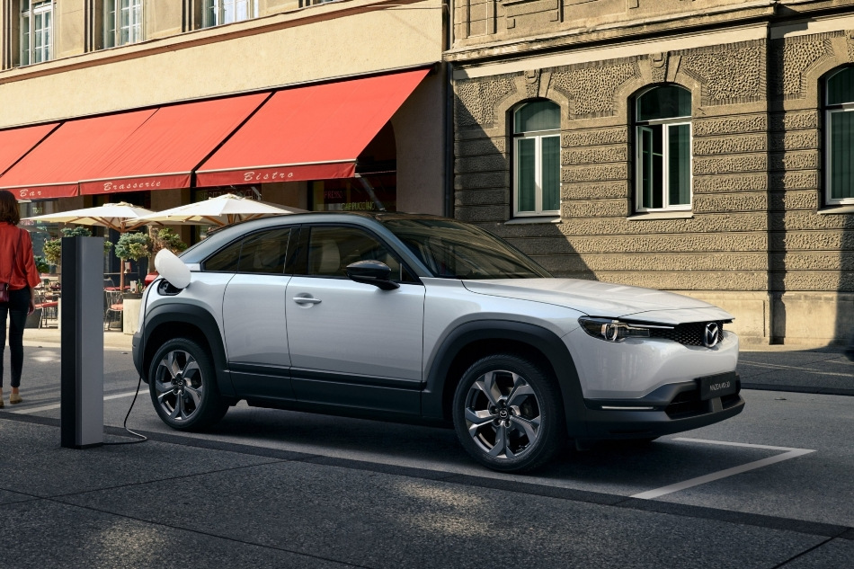 Första generationen av den elektriska crossovern Mazda MX-30