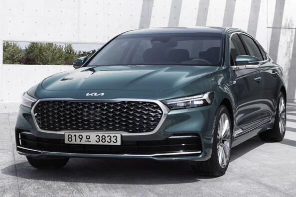 Recension av sedanen KIA K9