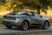 Test av cross-sedanen Toyota Crown foto 4