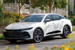 Test av cross-sedanen Toyota Crown foto 3