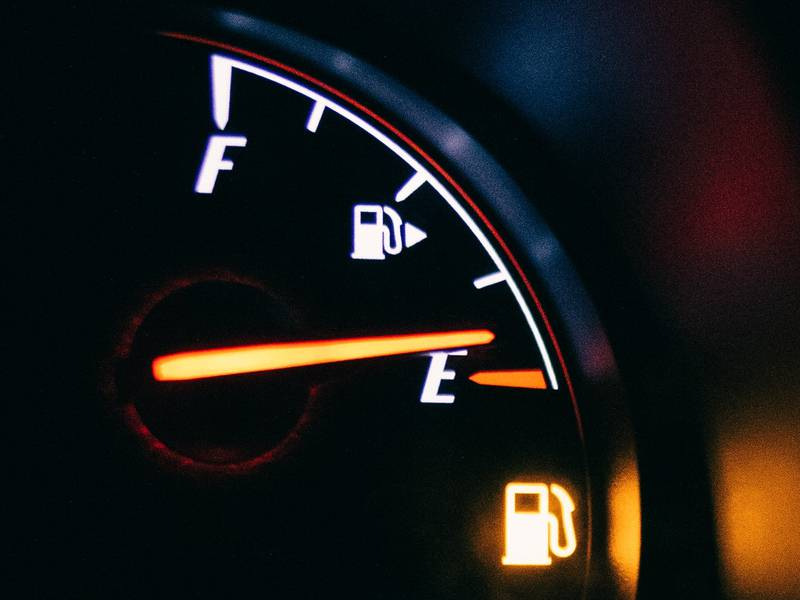 Därför bör du inte köra med halvtom tank