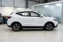 MG ZS 2017–2024 Sidosteg BlackLine (2 st, aluminium) foto 1
