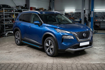 Nissan X-trail T33/Rogue 2022– Sidosteg Maya Blue (2 st, aluminium) foto 1