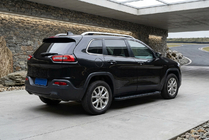 Jeep Cherokee KL 2013– Sidosteg Allmond Black (2 st, aluminium) foto 1