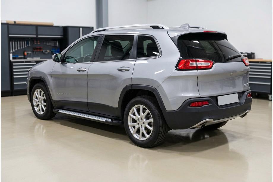 Jeep Cherokee KL 2013– Sidosteg Allmond Grey (2 st, aluminium) Foto 1
