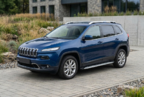 Jeep Cherokee KL 2013– Sidosteg Shining V1 (2 st, aluminium) foto 1