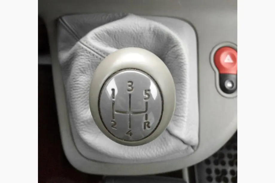 Renault Kangoo 2008–2020 Växelspaksdamask (läder) (grå) Foto 4