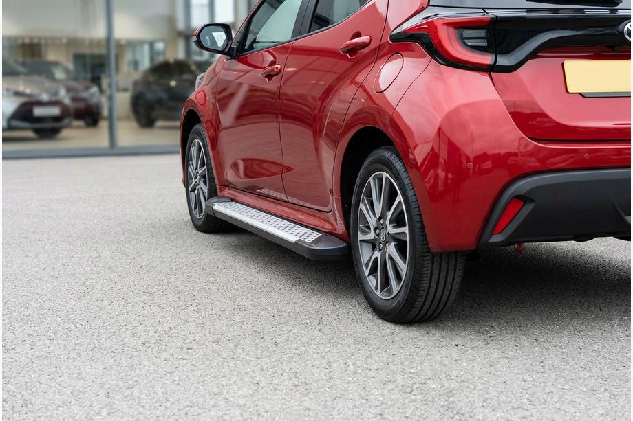 Toyota Yaris/Yaris Cross (XP210) 2020– Sidosteg Allmond Grey (2 st, aluminium) Image