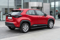 Toyota Yaris/Yaris Cross (XP210) 2020– Sidosteg Allmond Black (2 st, aluminium) foto 1