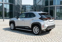 Toyota Yaris/Yaris Cross (XP210) 2020– Sidosteg Tayga Grey (2 st, aluminium) foto 1