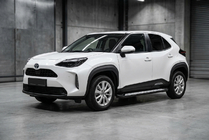 Toyota Yaris/Yaris Cross (XP210) 2020– Sidosteg Vision New Black (2 st, aluminium) foto 1