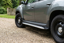 Dacia Duster 2008–2018 Sidosteg Shining V1 (2 st, aluminium) foto 1