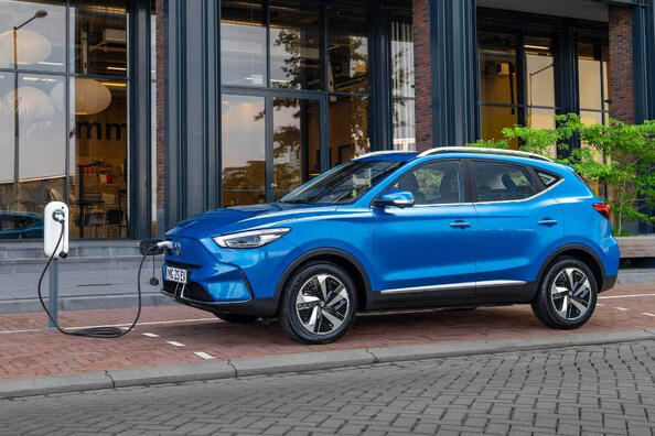 Test: uppdaterade elektriska crossovern MG ZS EV