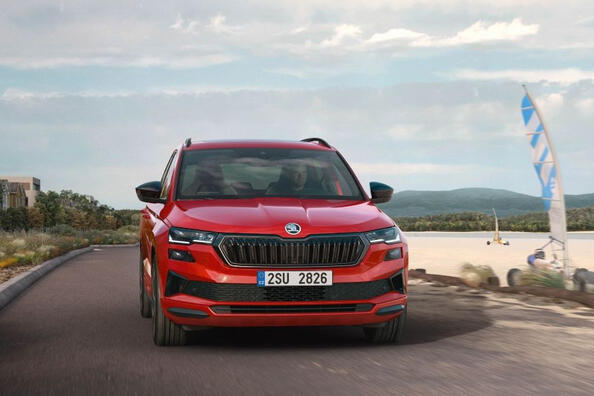 Skoda Karoq: uppdaterad crossover för stad och familj