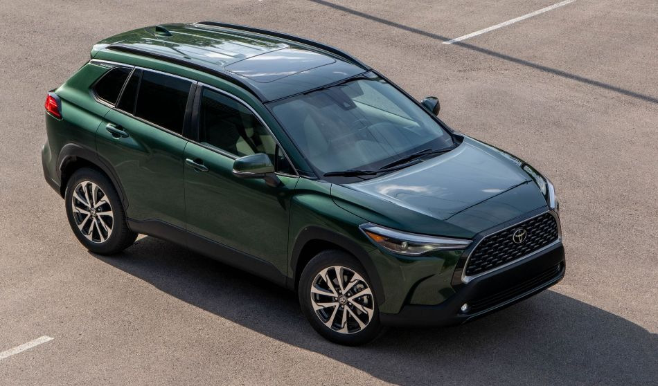 Toyota Corolla Cross: test av en kompakt stads-crossover