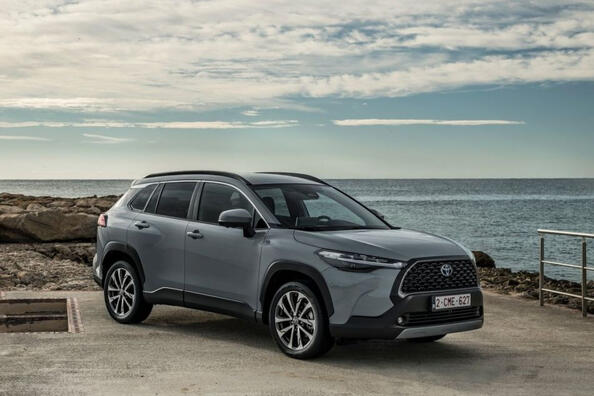 Toyota Corolla Cross: test av en kompakt stads-crossover