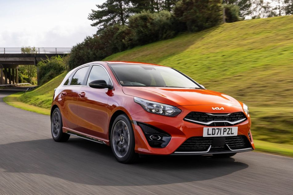 Test av den uppdaterade KIA Ceed-halvkombin