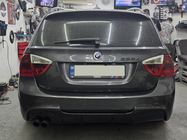 BMW 3-serie E90/E91 2005–2011 Jubileumsemblem 74 mm (bak) foto 3