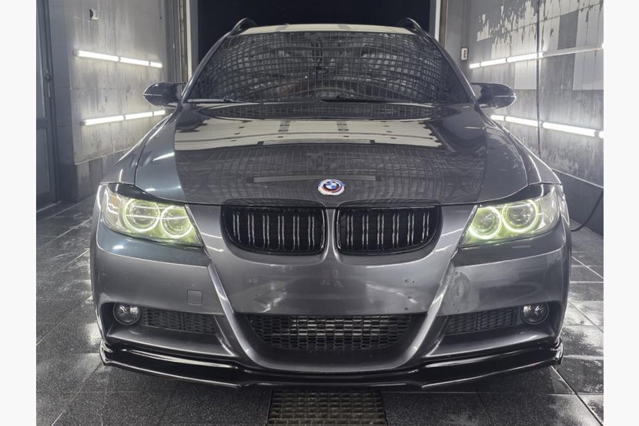 BMW 3-serie E90/E91 2005–2011 Jubileumsemblem 82 mm (fram) Image