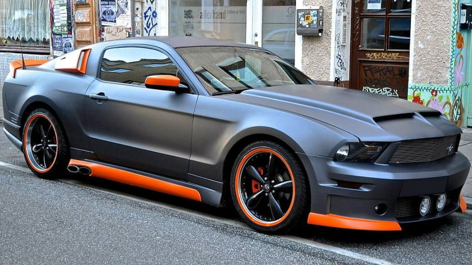 Bodykit: kolfiber eller plast för sportigt eller elegant utseende