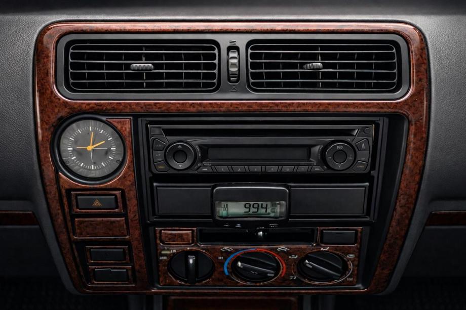 Toyota Land Cruiser 90 Prado 1996–2002 Instrumentpanelöverlägg V2 Image
