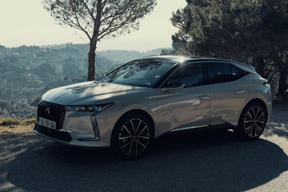 DS 4 i andra generationen: stilren och praktisk crossover-hatch