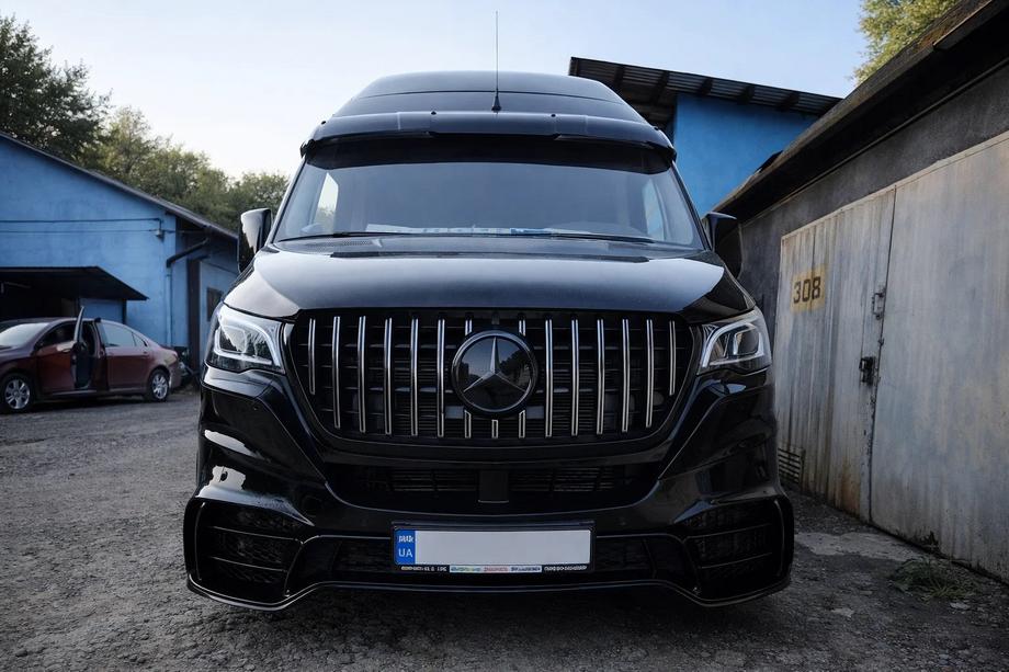 Mercedes Sprinter W907/W910 2018– Främre stötfångare med grill V2 (AMG) Image