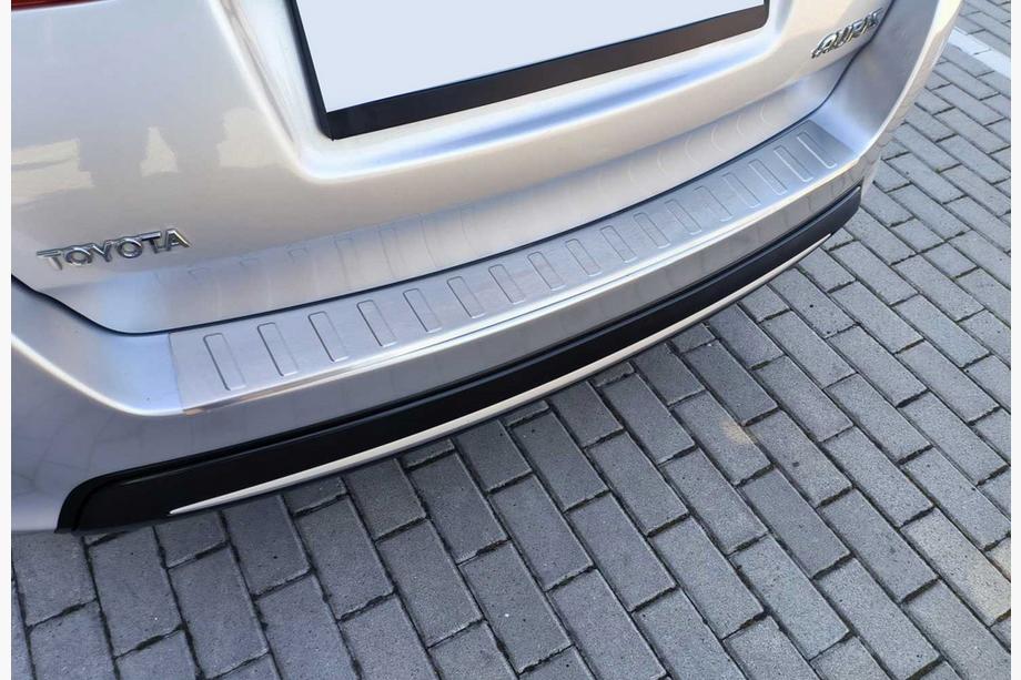 Toyota Auris 2012–2018 Bakre stötfångarskydd i rostfritt stål Carmos (SW) Image